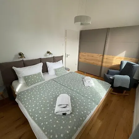 Reusenhaus Sued * Breege